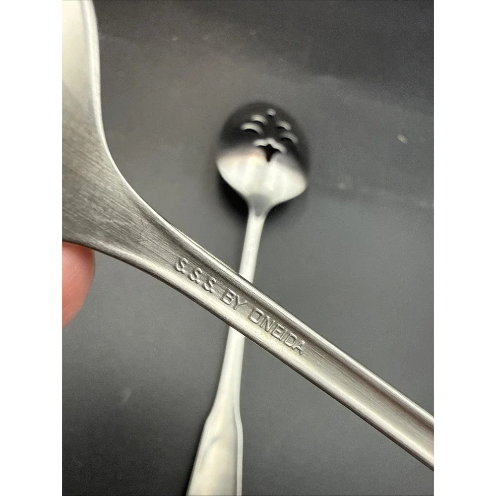 Oneida Stainless Serving Spoon Fork Yorktowne SSS 8.25
